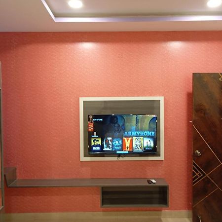 טירופאטי Aadya Inn New Luxury Hotel מראה חיצוני תמונה