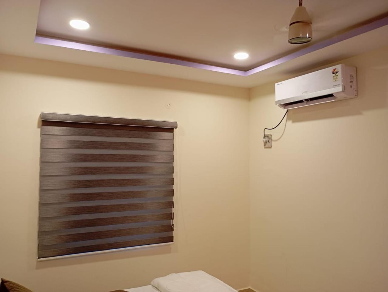 טירופאטי Aadya Inn New Luxury Hotel מראה חיצוני תמונה