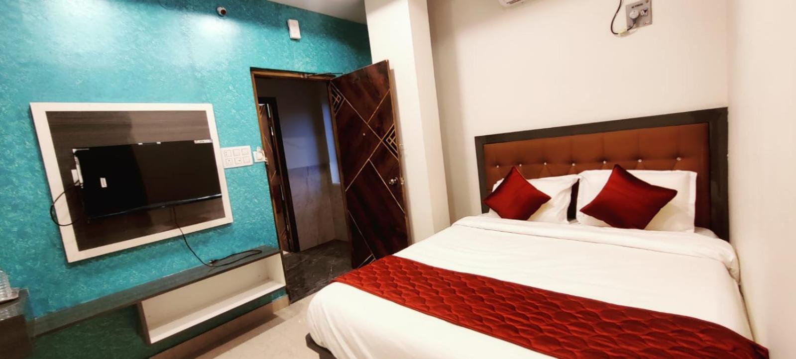 טירופאטי Aadya Inn New Luxury Hotel מראה חיצוני תמונה
