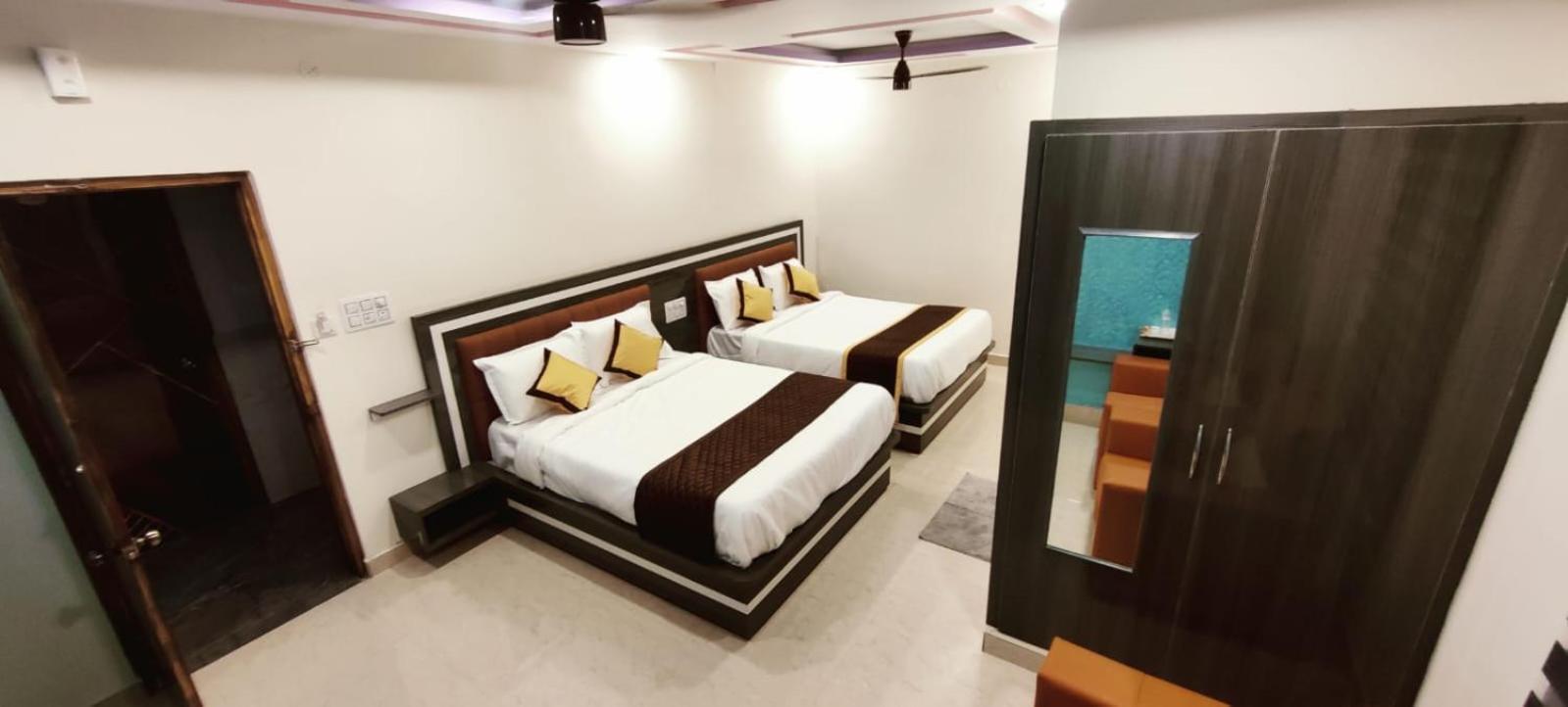 טירופאטי Aadya Inn New Luxury Hotel מראה חיצוני תמונה
