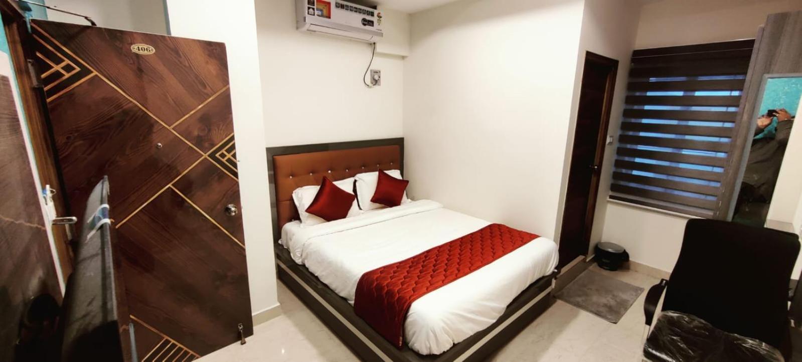 טירופאטי Aadya Inn New Luxury Hotel מראה חיצוני תמונה